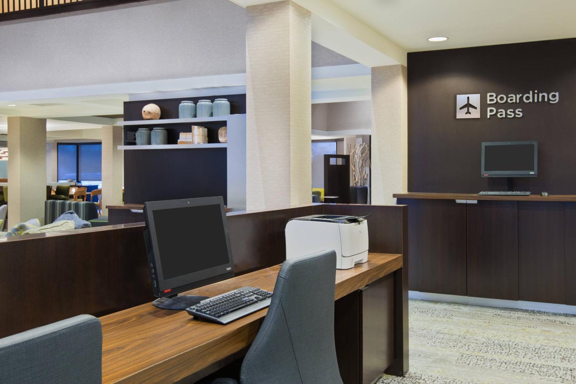 מלון Courtyard By Marriott Springfield Airport מראה חיצוני תמונה