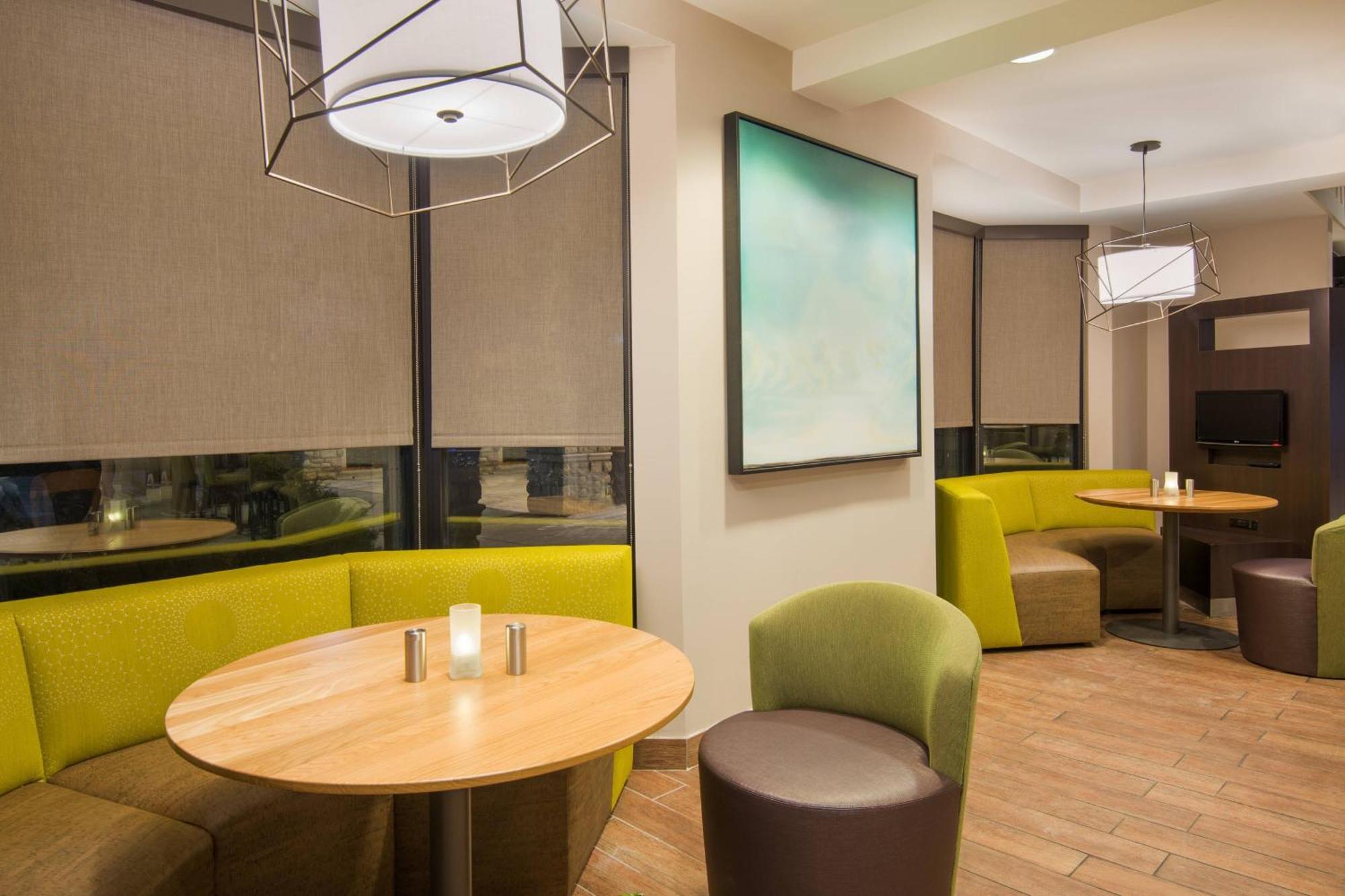 מלון Courtyard By Marriott Springfield Airport מראה חיצוני תמונה