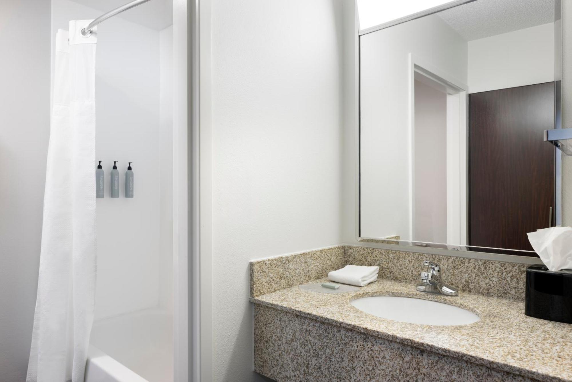 מלון Courtyard By Marriott Springfield Airport מראה חיצוני תמונה