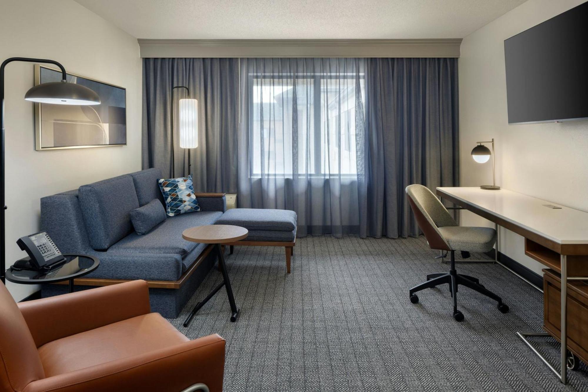 מלון Courtyard By Marriott Springfield Airport מראה חיצוני תמונה