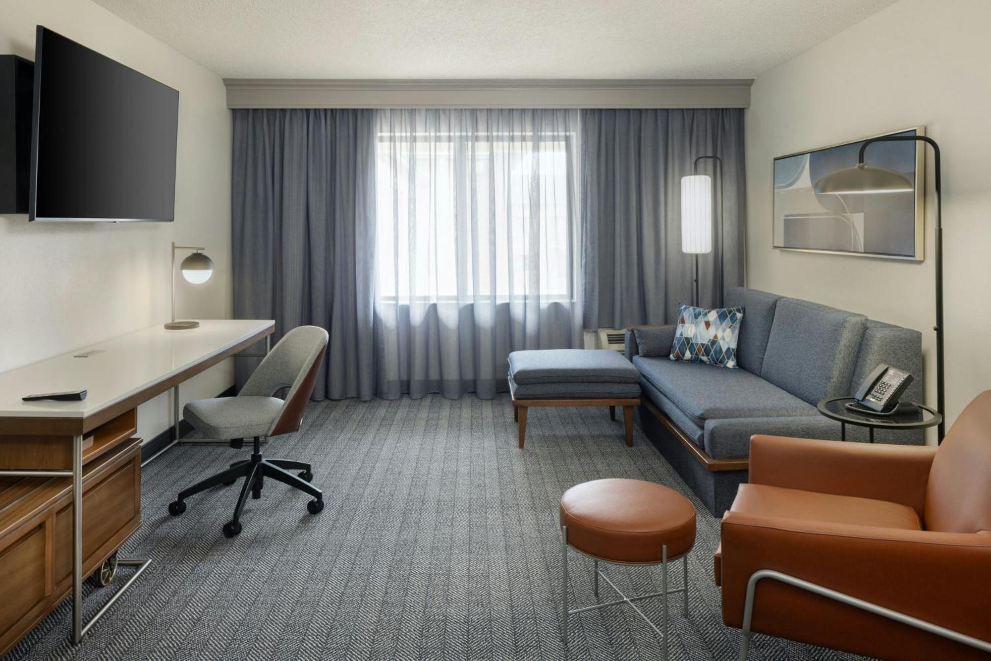 מלון Courtyard By Marriott Springfield Airport מראה חיצוני תמונה