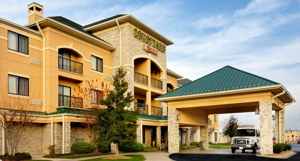 מלון Courtyard By Marriott Springfield Airport מראה חיצוני תמונה